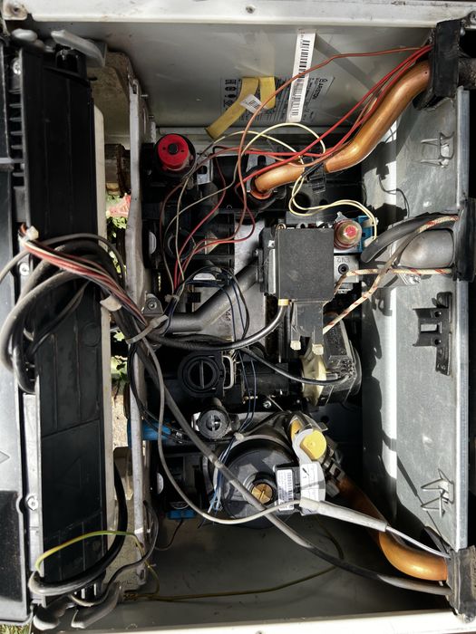 Газовый котел Ariston