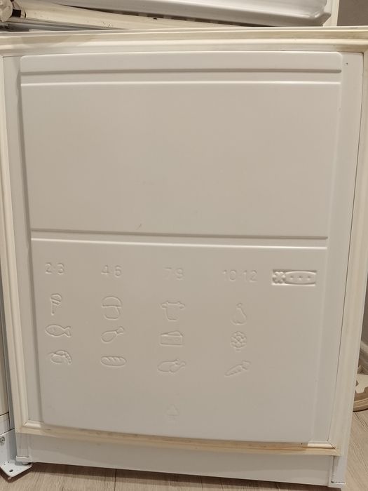 Холодильник Indesit BIA 18 белый