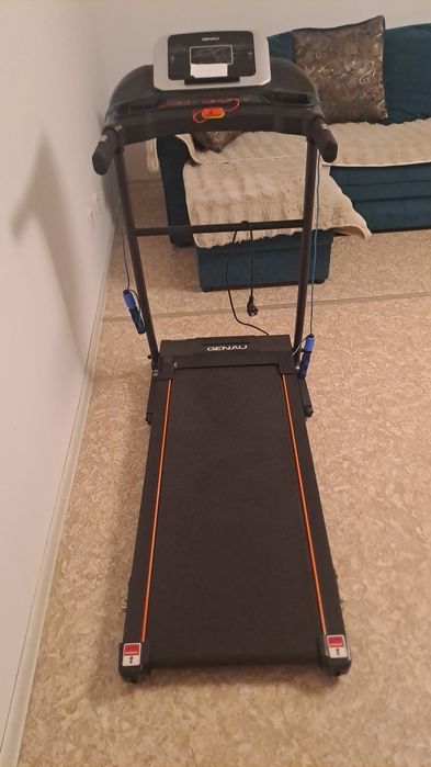 Продам беговую дорожку Genau