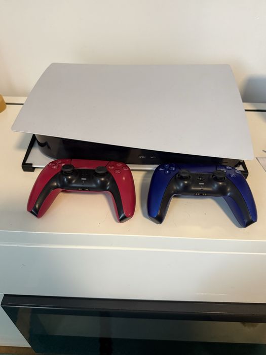 Ps5 digital + 2 controllere