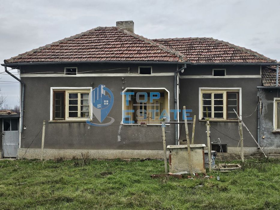 Тухлена къща с гараж и голям двор в село Недан, община Павликени