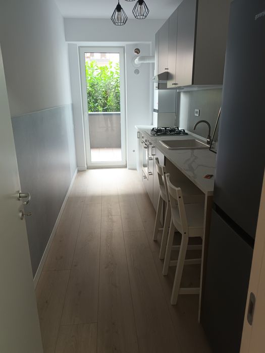 Închiriez apartament