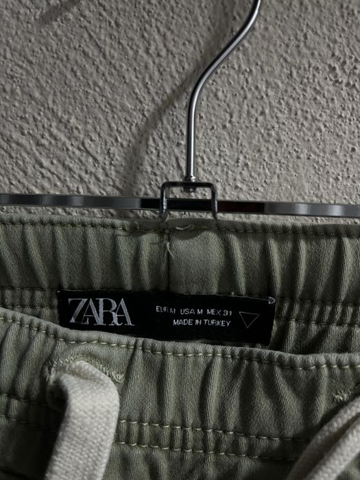 Pantaloni zara
