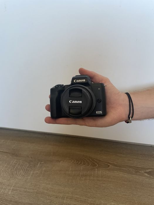 Canon M50 + 2 обектива 50mm и 24mm + адаптер + подарък сенник