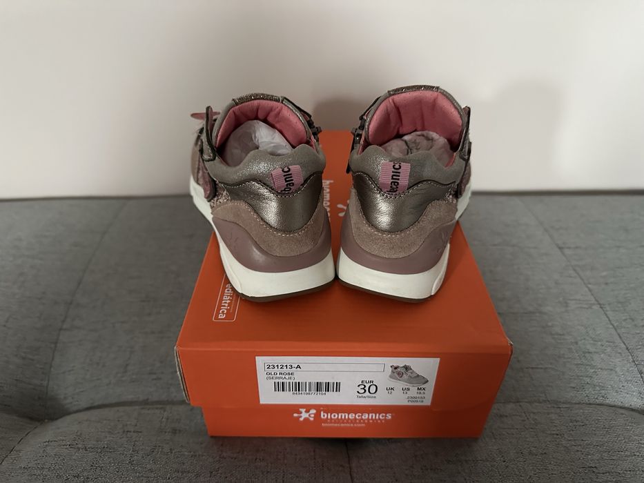 Детски обувки за момиче Biomecanics 30 номер стелка 19,5 см