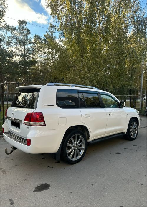 Toyota Land Cruiser 200