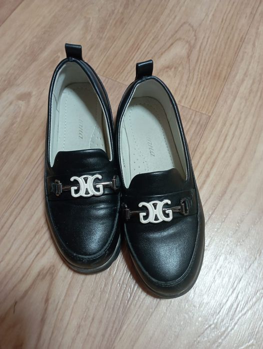 Продам детскую обувь