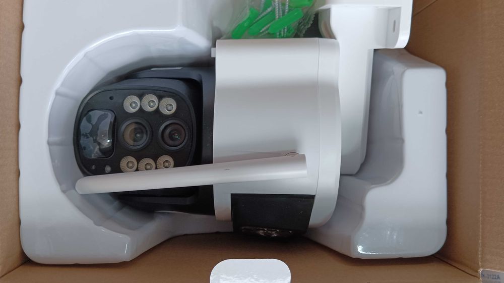 Двойна соларна безжична въртяща камера 4G 6MP 10zoom работи  SIM карта