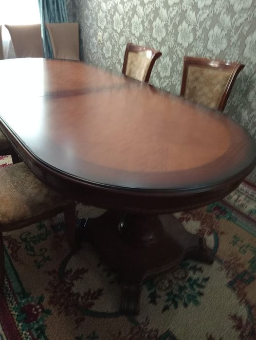 Стол и стульями срочно продам