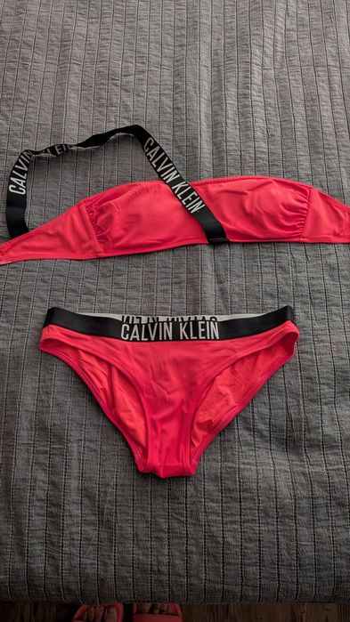 Бански Calvin Klein и Tommy Hilfiger