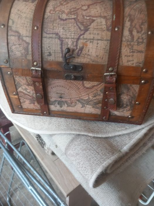 Cufăr vechi foarte bine întreținut