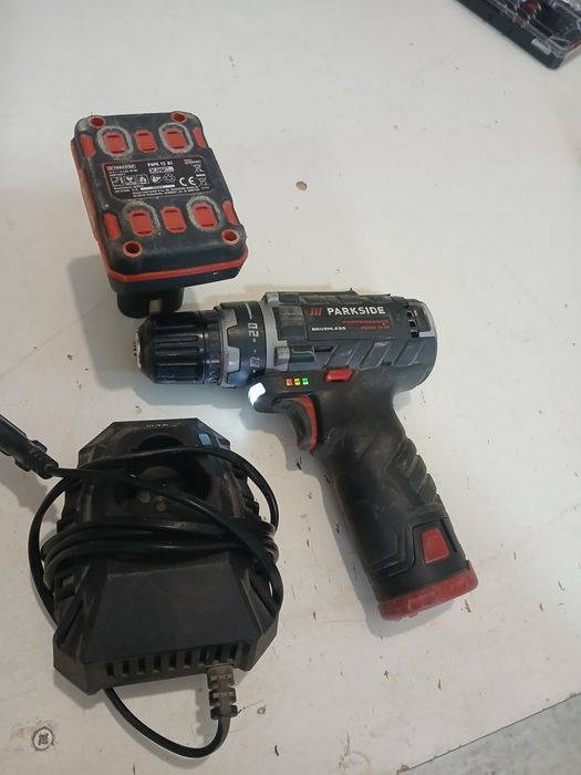 Продавам винтоверт и две батерии