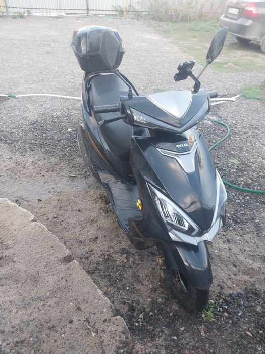 Продам скутер м8 про новый