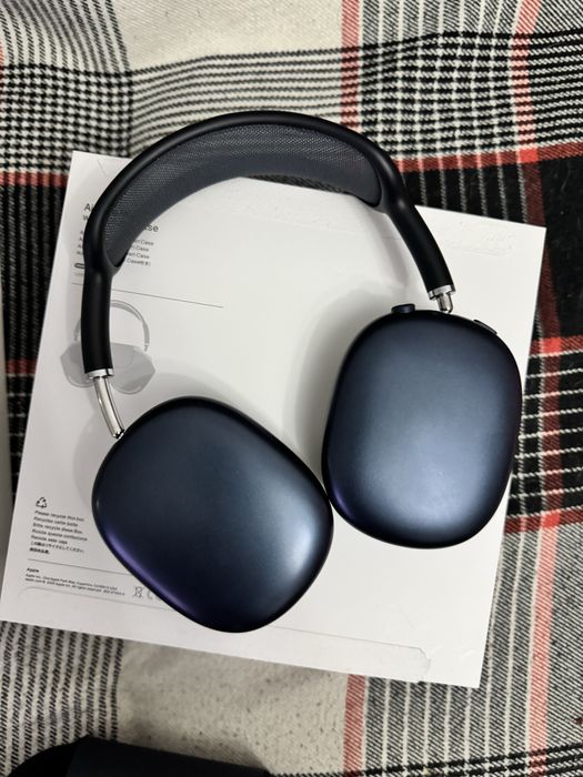 Продам наушники AirPods Max