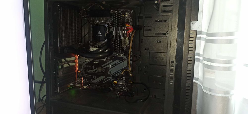 Геймърски компютър с Z390, I7 9700K, 32 GB RAM, 500 GB NVMe, WiFi 6