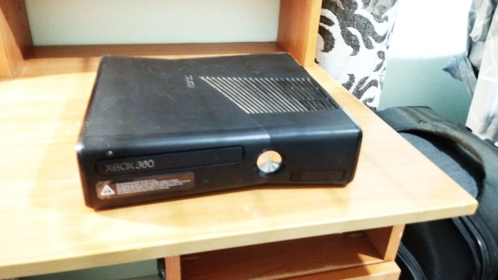 Продам Xbox 360срочно