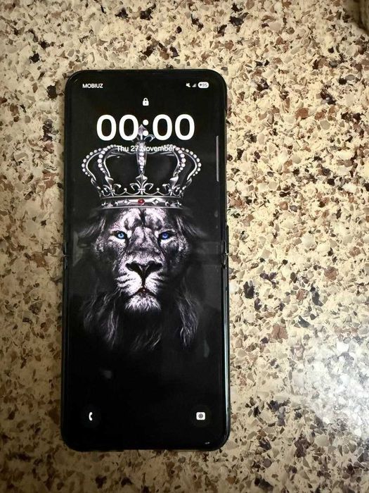 Samsung Z Flip 5 ideal 256 tali qora karobka bor