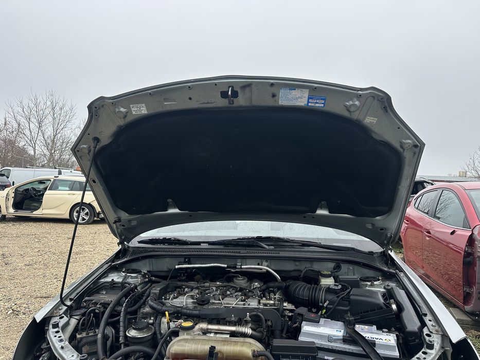 Преден капак за Тойота Авенсис Т25 до 2009г!