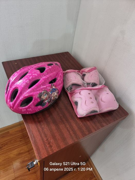 Продаётся защитный детский велошлем с комплектом защиты .