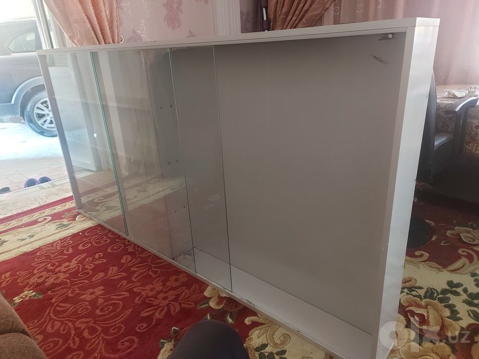 Ветрина сотилади обменхам бор тельга