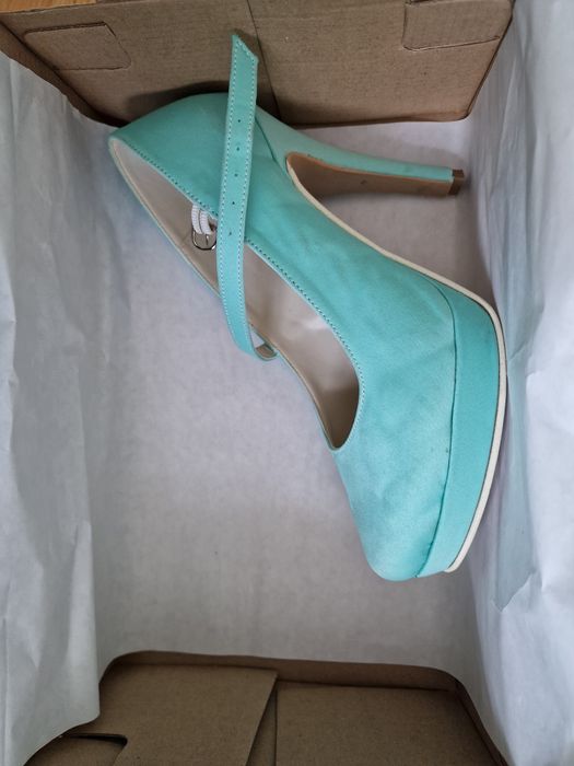 Високи токчета - мента