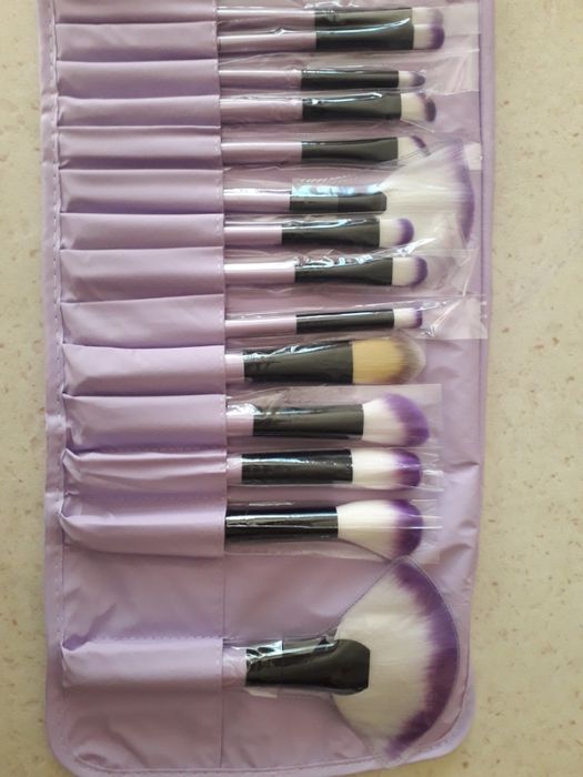 036 нов сет четки за грим Вандер 32бр VANDER различни цветове в калъче