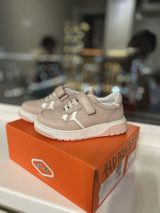 Продам кроссовки Tiflani