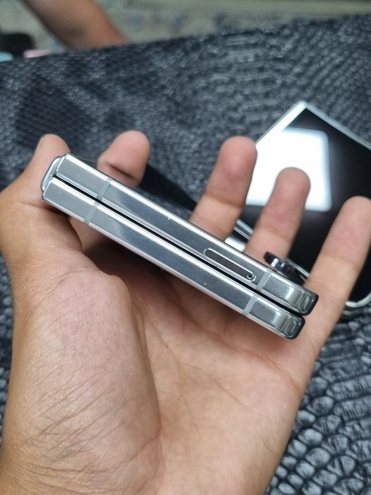 Samsung galaxy z flip 5 5G 8/256gb Kh/A regionli