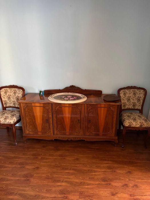 Mobila din lemn de nuc