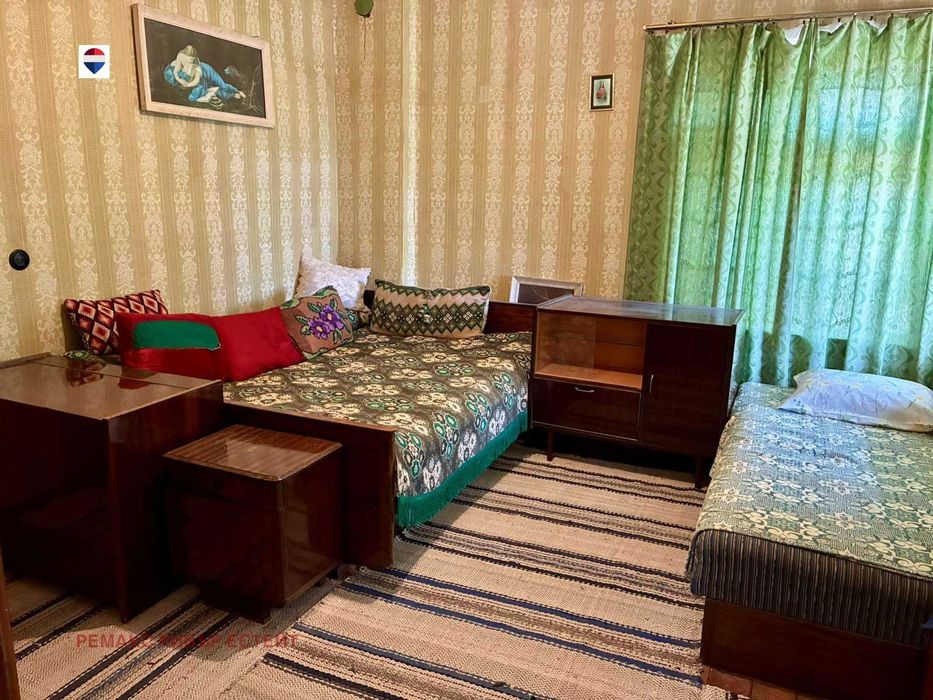 Къща с двор за продажба в с. Юделник
