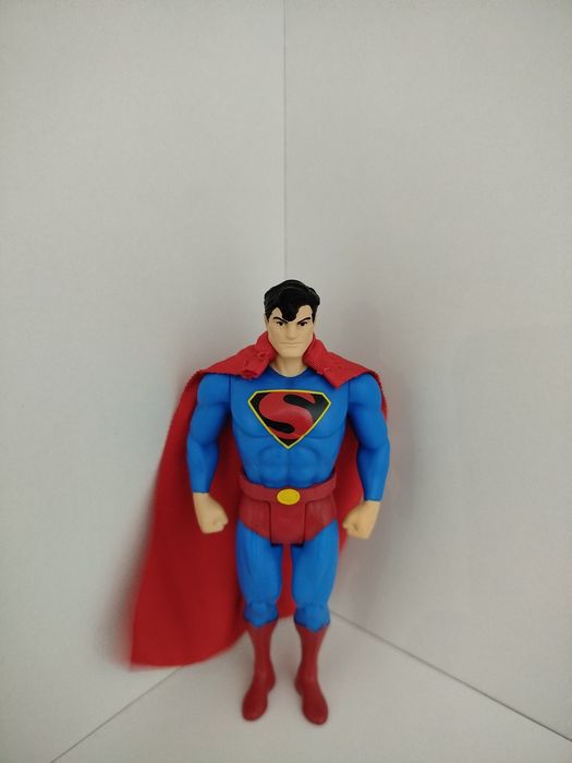 Фигурки героев DC. Бэтмен и Супермен. Игрушки.