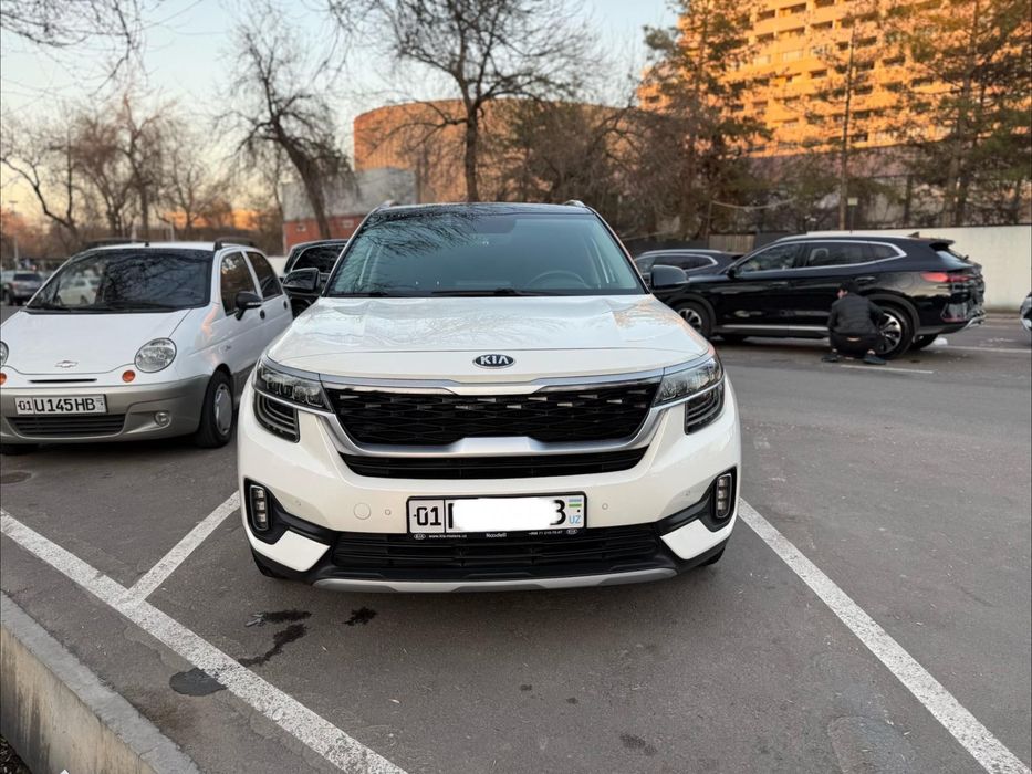 KIA Seltos Premium 2021 • 2.0 • Белый жемчуг • Идеальное состояние