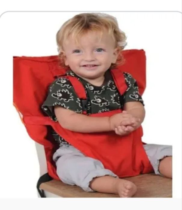 Husă de scaun care înlocuiește scaunul de masă pentru copii.