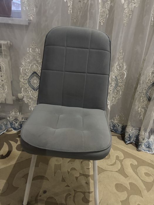 Продам стол с 8 стульями