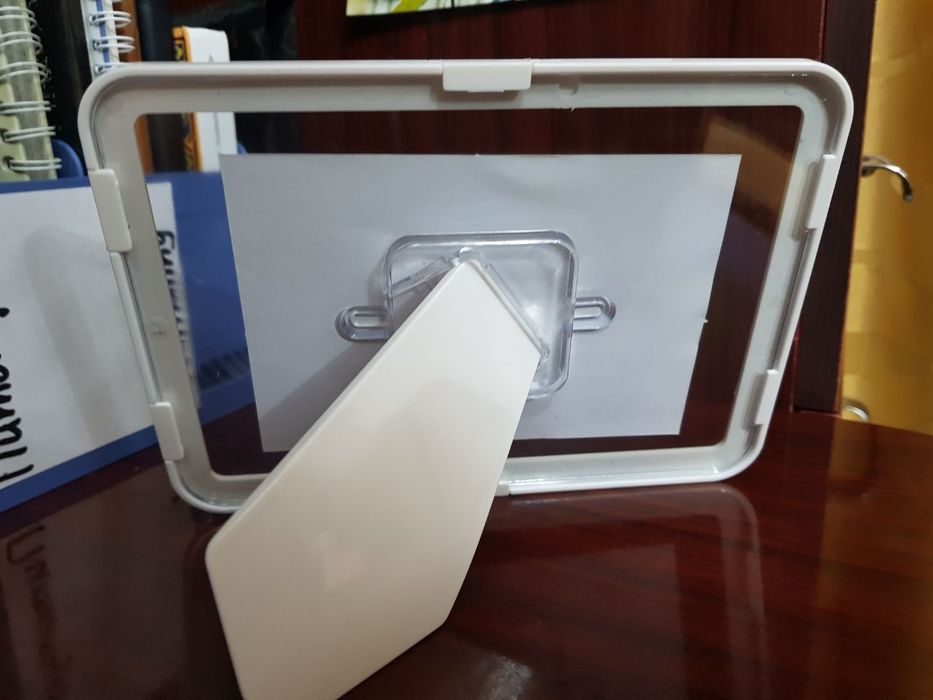 Рамка для фотки , белого цвета