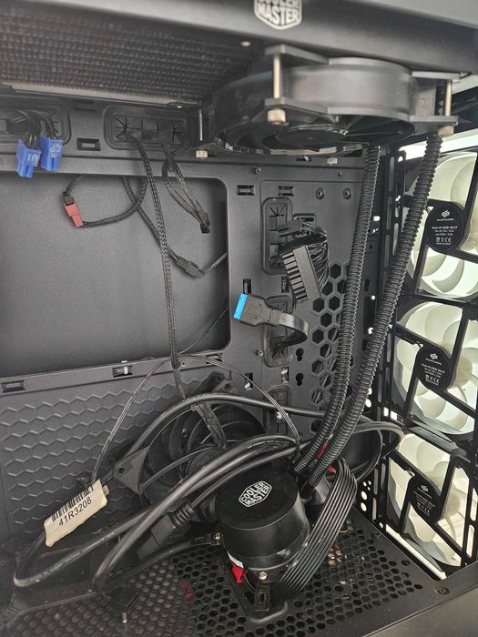 Carcasa Silentium PC ATX si SSD