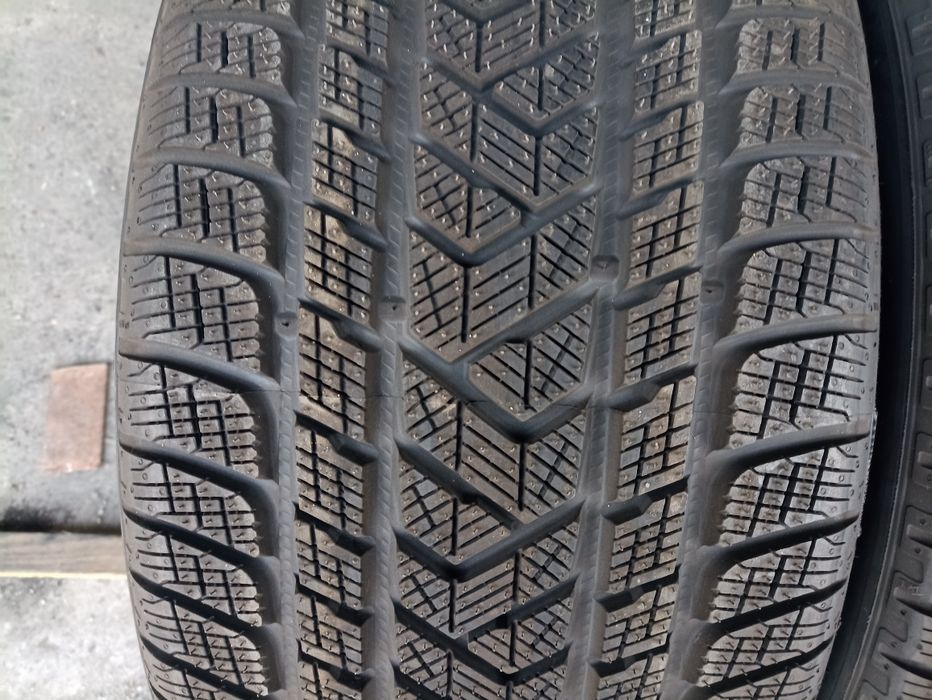 2 anvelope NOI de iarna Pirelli 295/45 R20 dot 3717