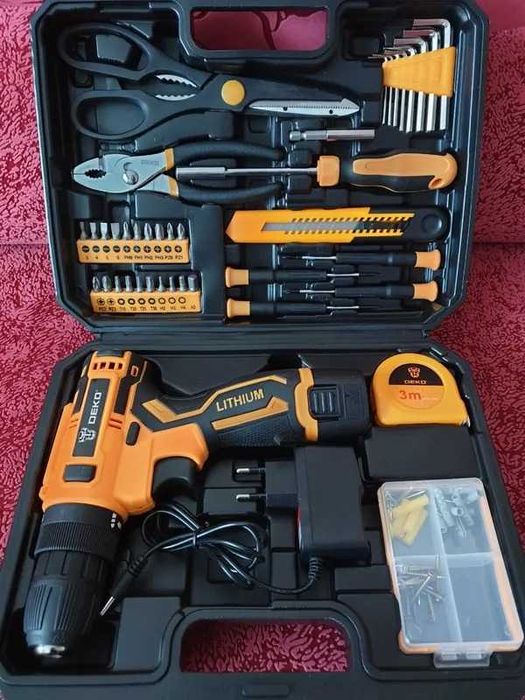 Продам дрель шуруповерт в наборе 93 инструмента