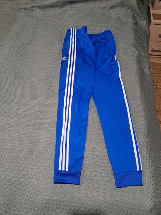 Спортно долнище на анцуг,адидас оригинално с дълж. 102 см.и 40 в ханша