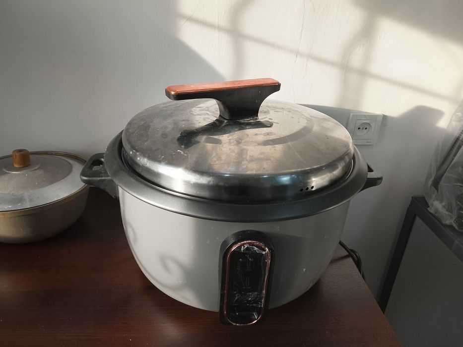 Продаю рисоварку 18л