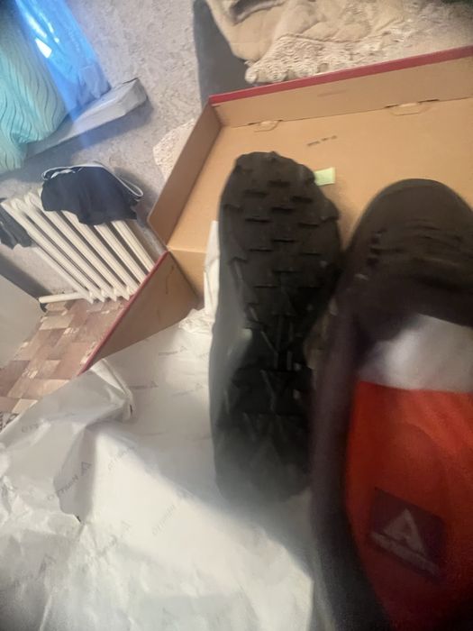 Продам новые кросовки HUMTTO