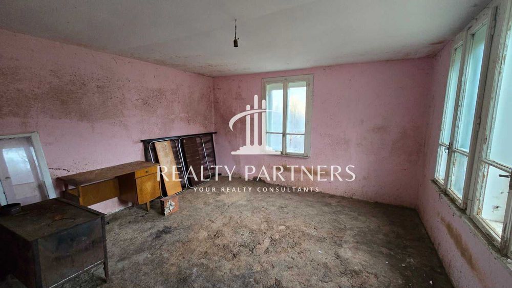 Продава Къща - с. Лесковец, обл. Перник