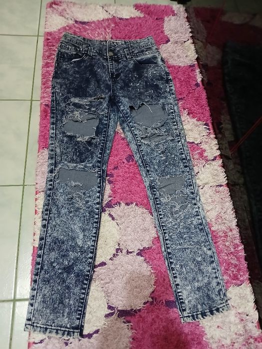 Blugi în stare perfecta