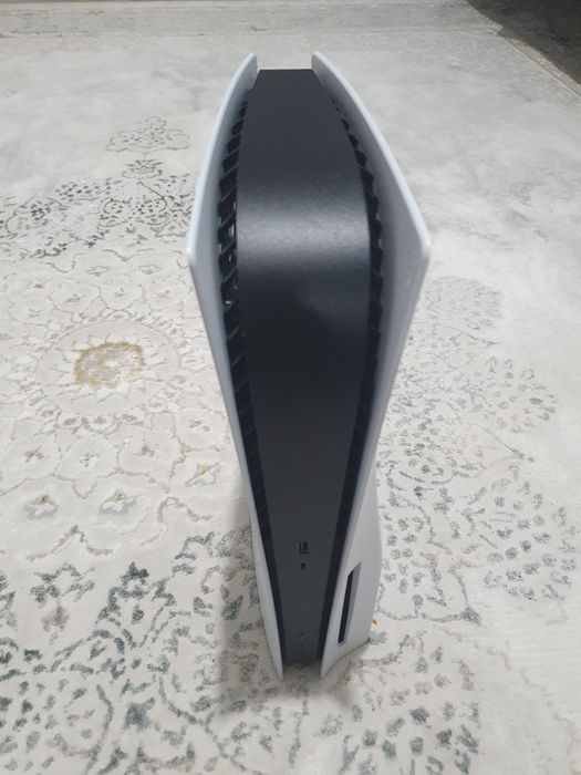 Продам Playstation 5 в идеальном состоянии