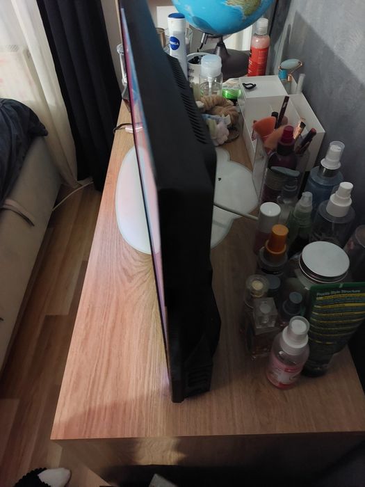 TV Smart NEI diagonala 63 cm