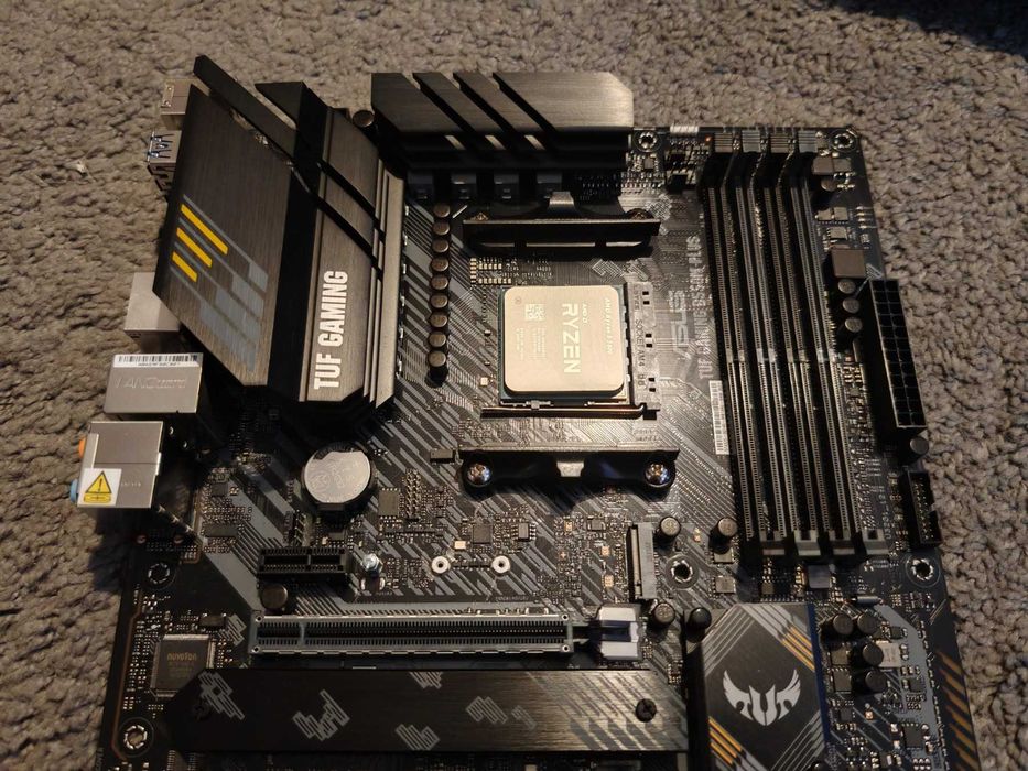 ASUS TUF B550M-Plus Gaming + Ryzen 5 5600, шестядрен 3.9/4.4GHz AM4