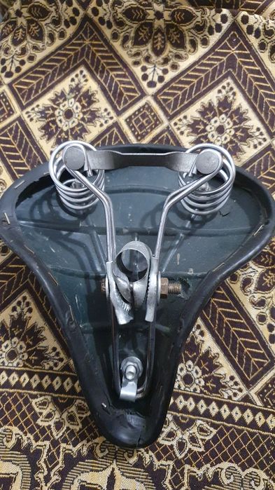 Седло на взрослый велосипед.