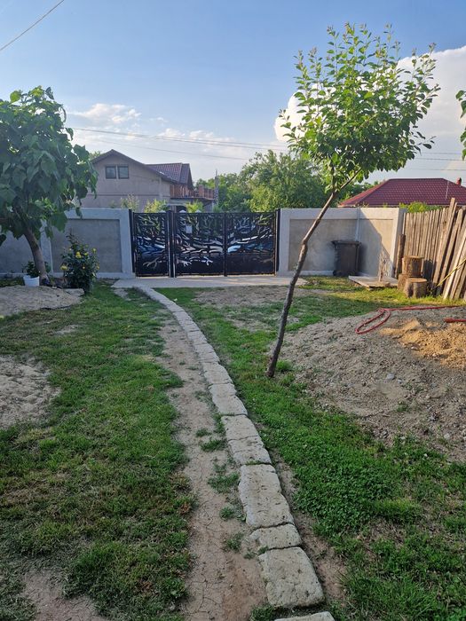Casă de vânzare din BCA an 2013, decomandată.