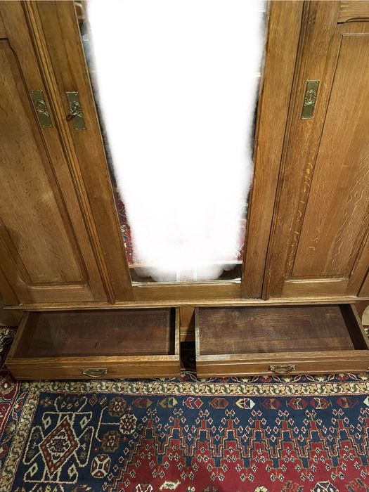 Масивен дъбов гардероб