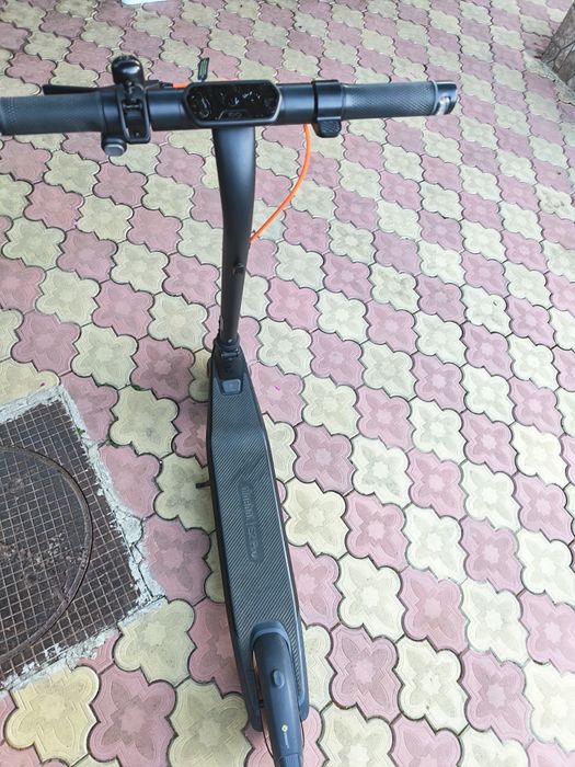 Vând trotineta electrica Ninebot E2 Pro